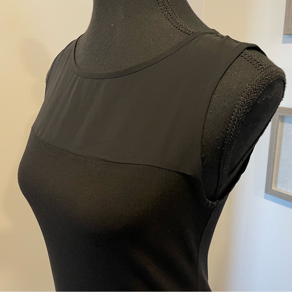 Banana Republic Black Sleeveless Keyhole Top With Sheer Yoke EUC - Picture 6 of 11